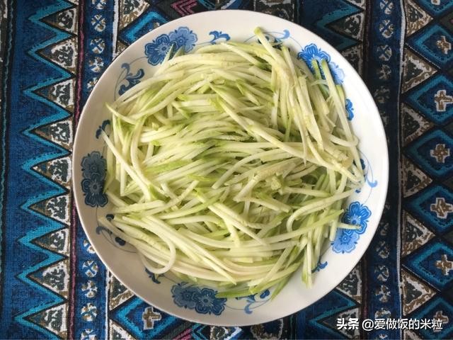 凉拌芝麻酱西葫芦的正宗做法,芝麻酱拌西葫芦可以吃吗