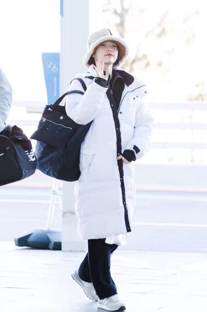 iu俏皮可爱超级美,iu杂志照曝光穿裙装清纯甜美