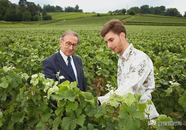 网友爆料王思聪夜店一晚消费30万,王思聪夜店花费4亿人民币