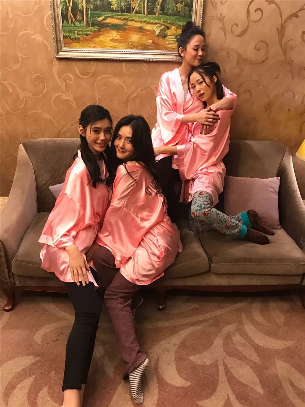 豪门小少爷他夫凭子贵小说 (一跤摔进顶级豪门)