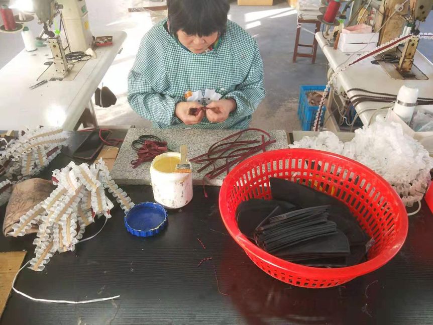 “厂二代”摘掉父亲“老赖”名号,一年卖出三万双“洛丽塔”女鞋