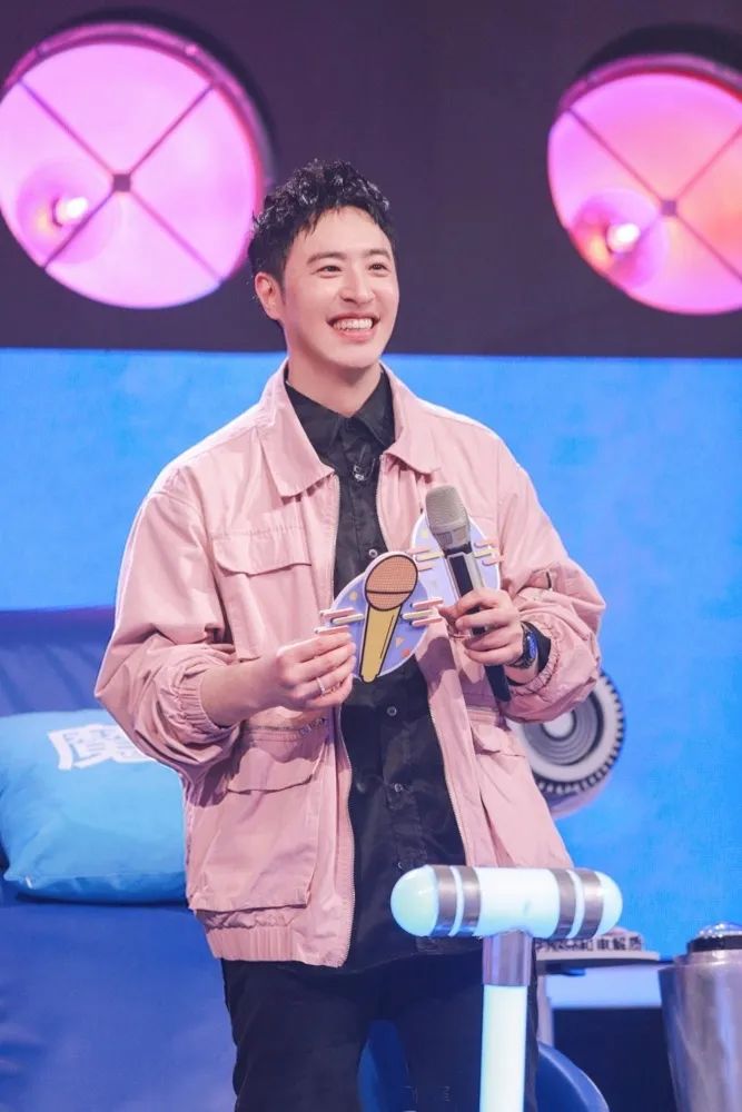 潘玮柏同款着迷粉色外套,潘玮柏大衣