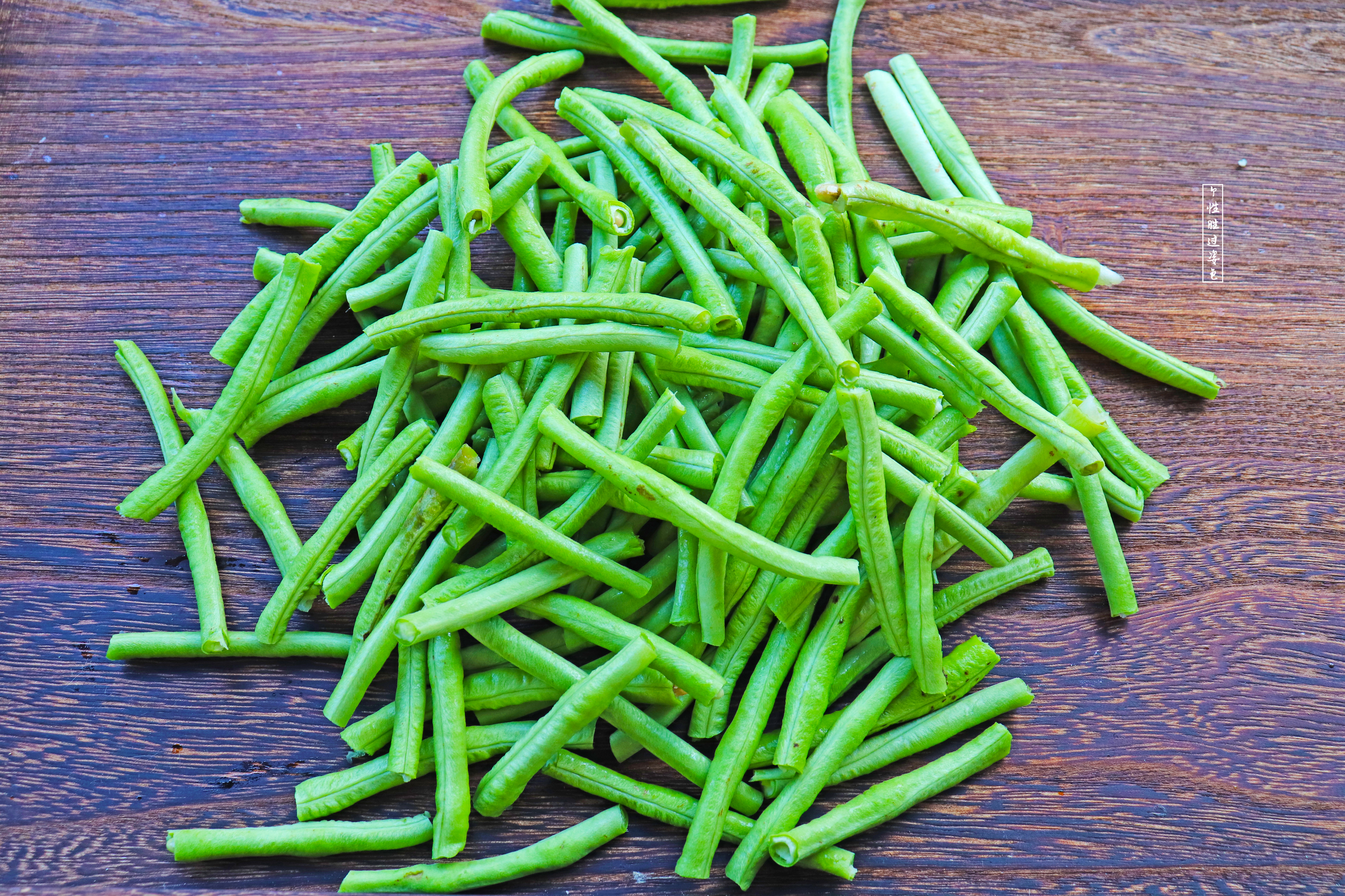 焖面家常做法面条不粘锅,北方人做焖面怎么才能使面条完整