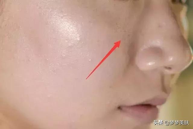 不仅丑还特别显老，男人看了都反感，化妆的女人注意了，别踩雷