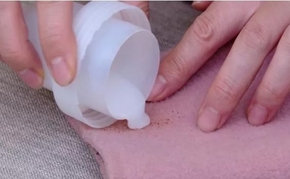 羊绒大衣油渍时间长了怎么洗,怎么去除羊毛大衣上的油渍