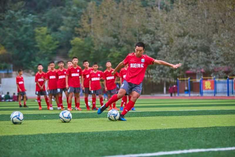 外国语里盛“国风”,这个“实验”既“好嗨”又雷人