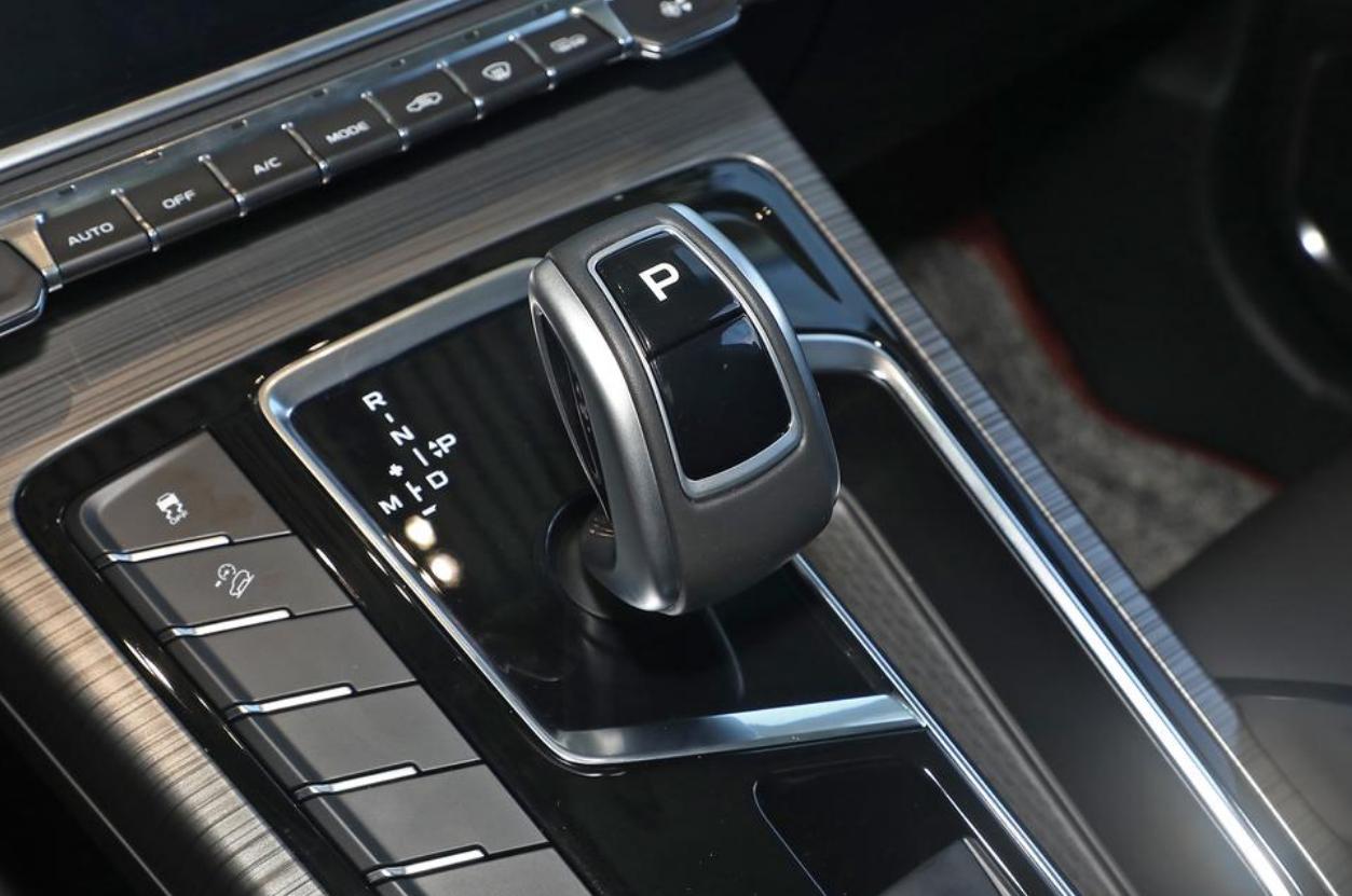 吉利博越l2.0深度测评,吉利博越L2024款深度测评