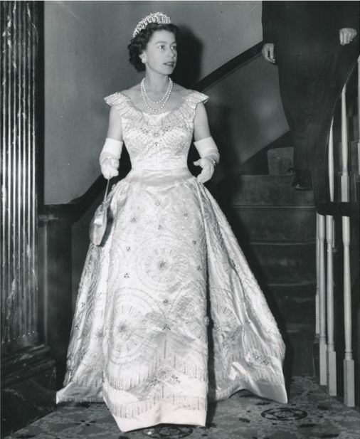 伊丽莎白女王苹果花礼服,英国女王伊丽莎白连衣裙