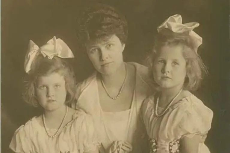 特朗普为三任美女老婆买大钻戒，可比竞选总统“认真”多了