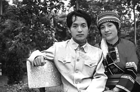 大作家们的520:“我吻了你的来信好几下!”