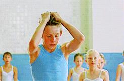 乔治穿芭蕾被嘲讽性别刻板印象,乔治小王子跳芭蕾视频