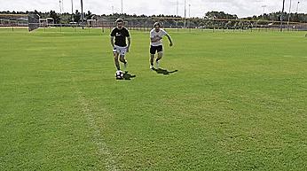 篮球过人训练方法,背身过人足球训练方法