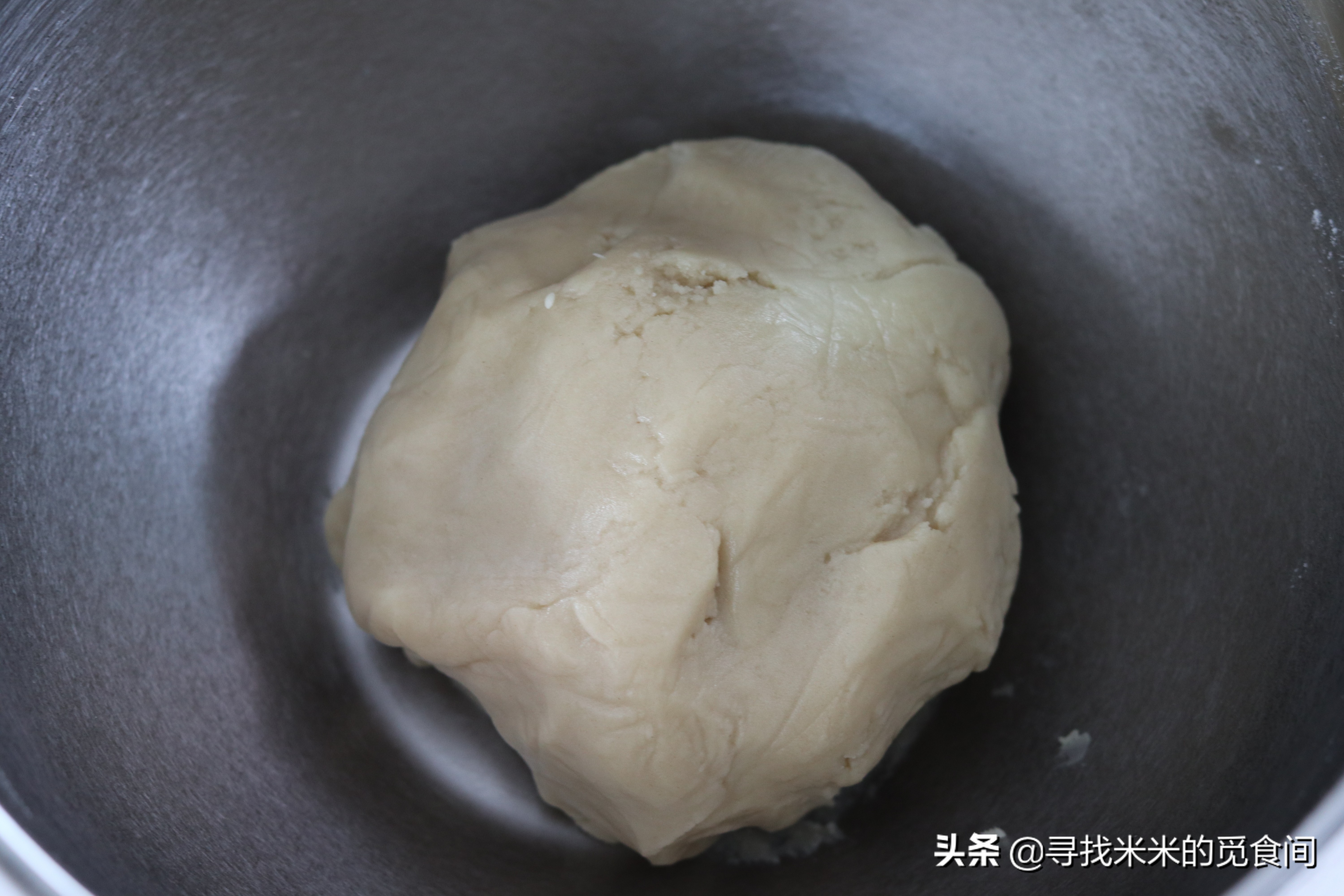 月饼不开裂的做法,如何不用模具做月饼好吃又简单