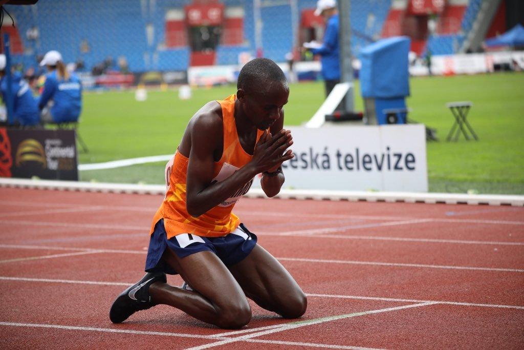 如何提高马拉松成绩的技巧,马拉松有氧基础训练计划大全