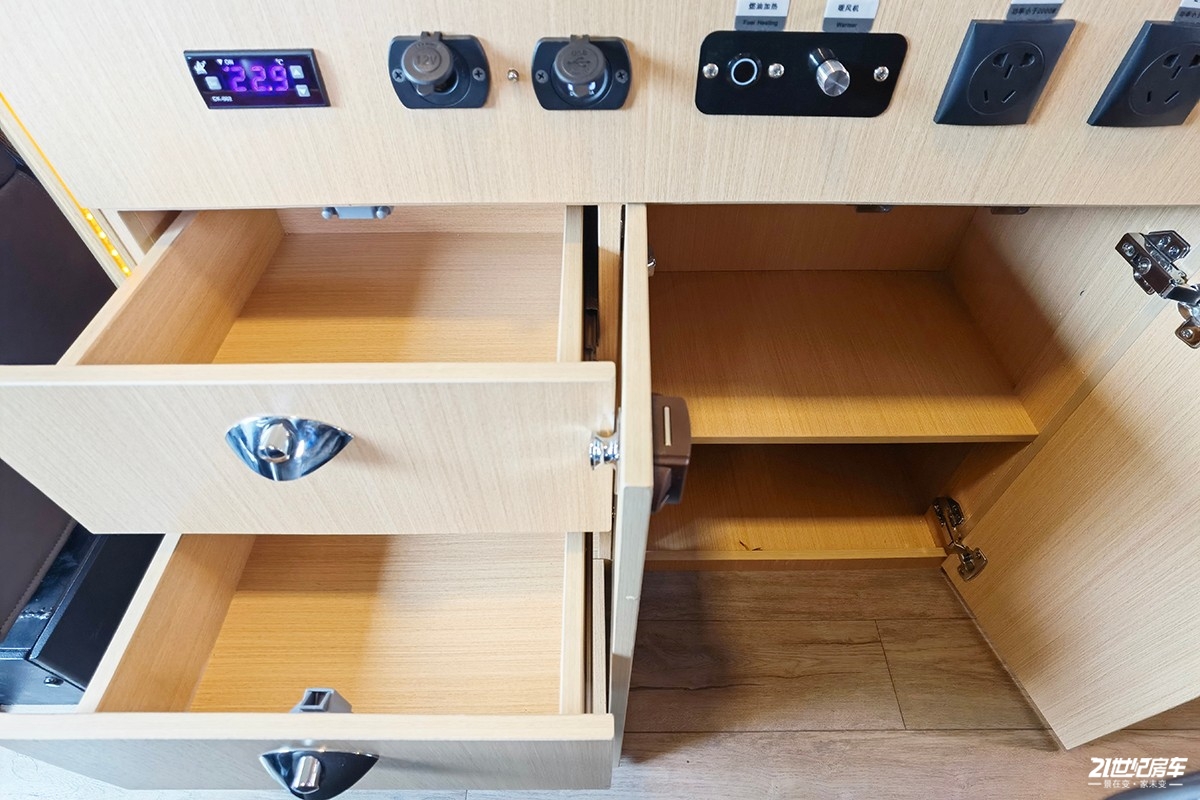 想要大空间?没门!恒温系统打造舒适二人世界,卫航V590B型房车