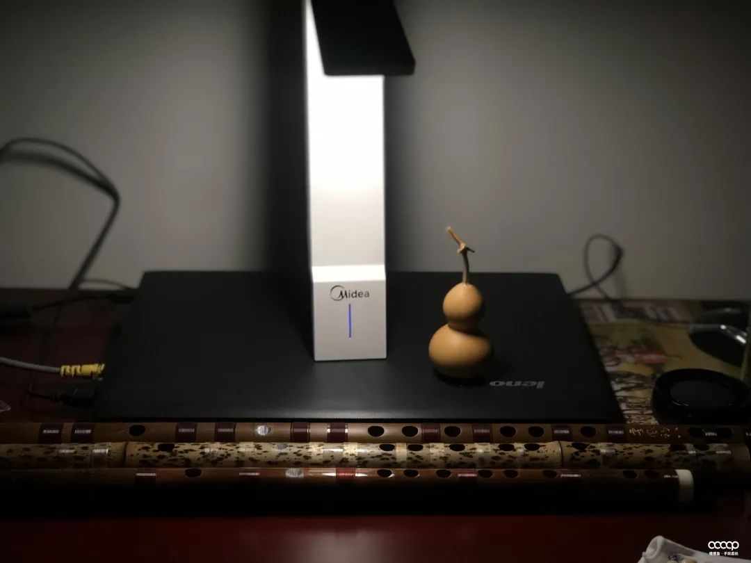 短发超飒小姐姐，玩串儿不贵也精致，骑起车来，帅翻天