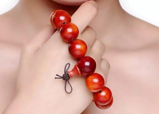 还在为摆盘而犯愁吗,文玩手串穿绳打结方法视频教程