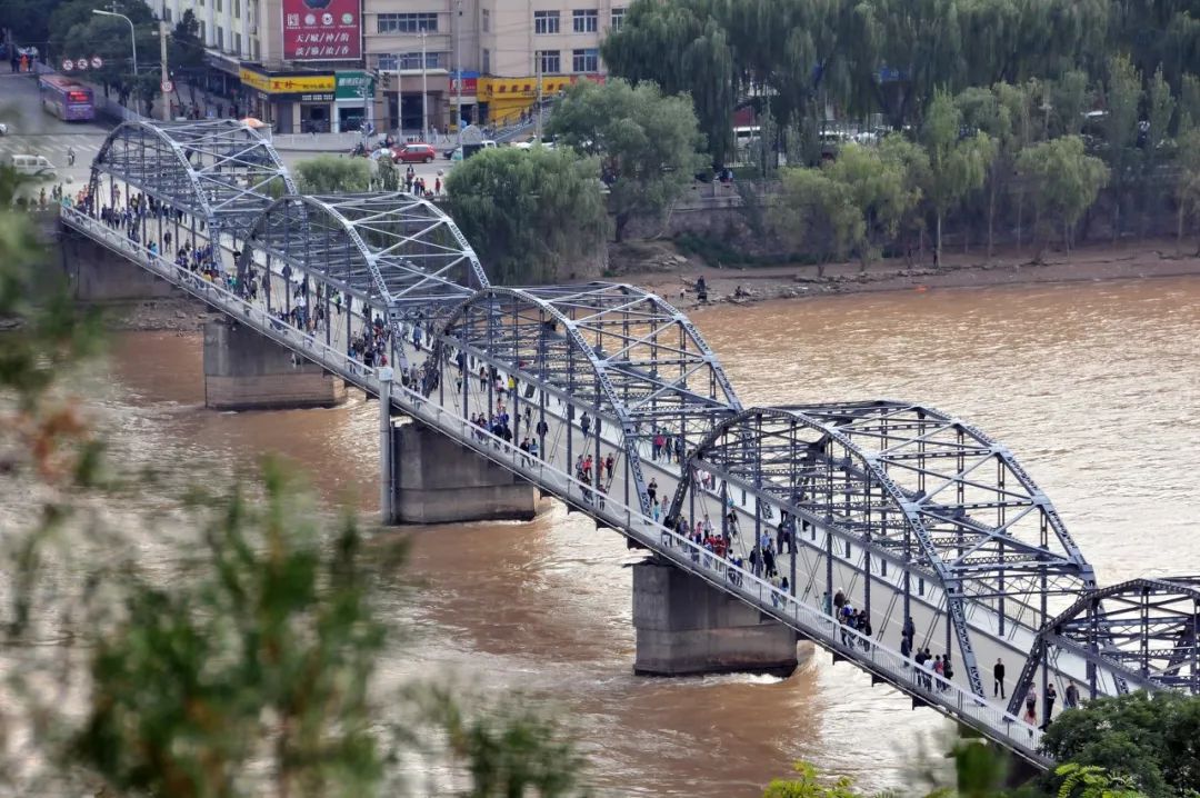 从敦煌坐火车到兰州需要几小时,从兰州到敦煌经过什么地方