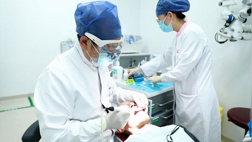 倪龙兴:用心守护牙齿健康