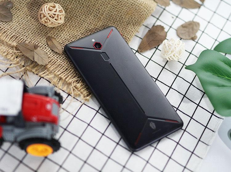 红魔mars参数图片,红魔mars电竞手机烈焰红