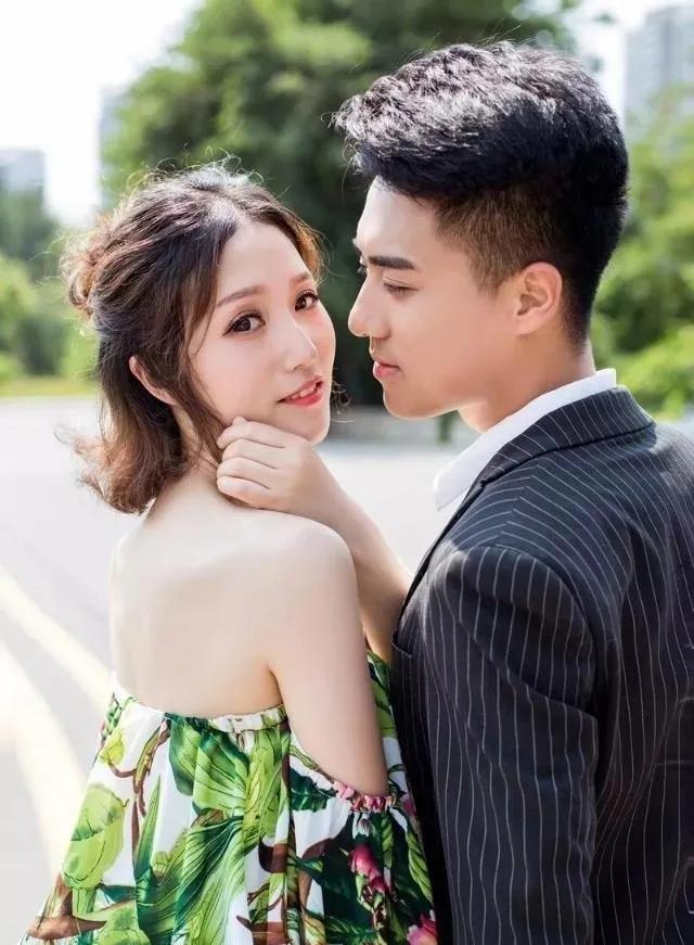 90后小伙用笔画画,九零后小伙靠画肖像漫画走红网络