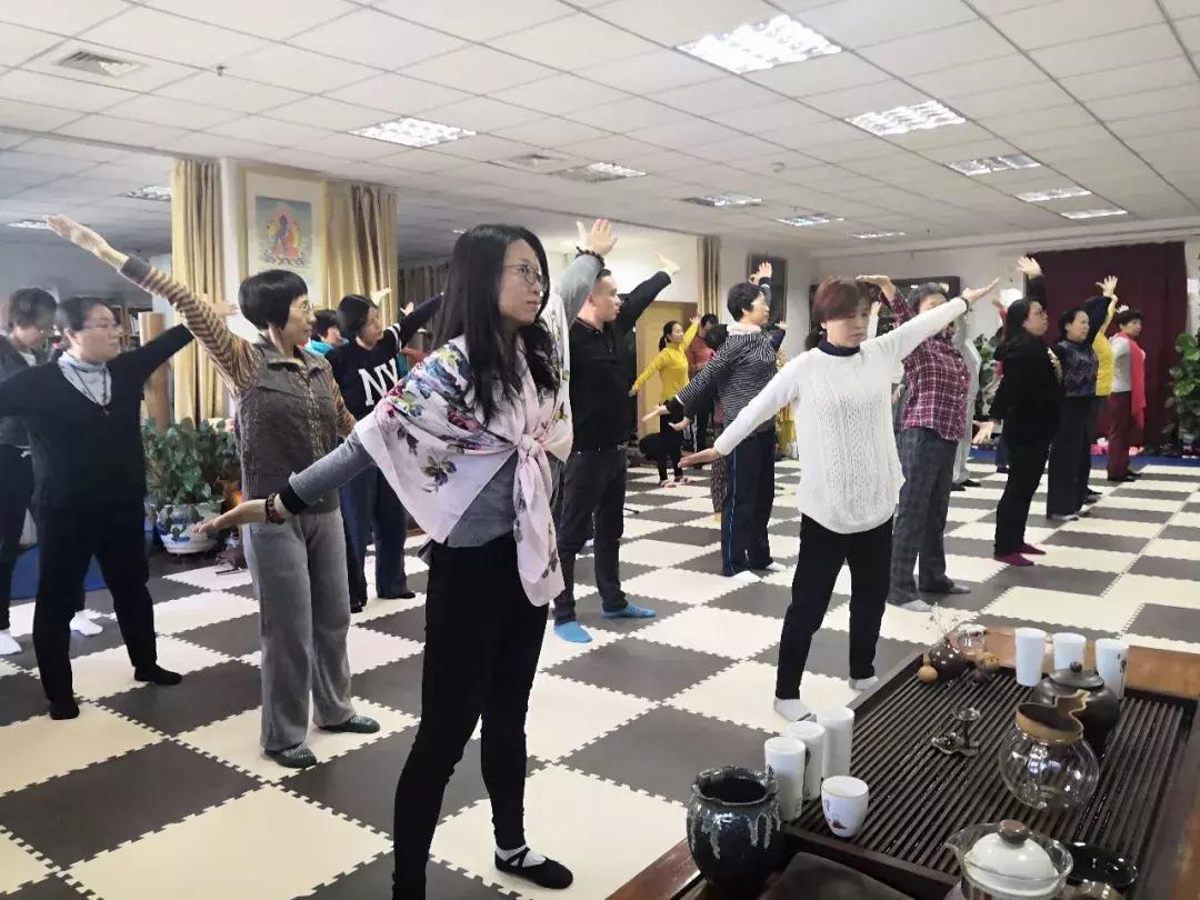 拍打臀部的健康效果,拍打臀部有什么技巧和好处