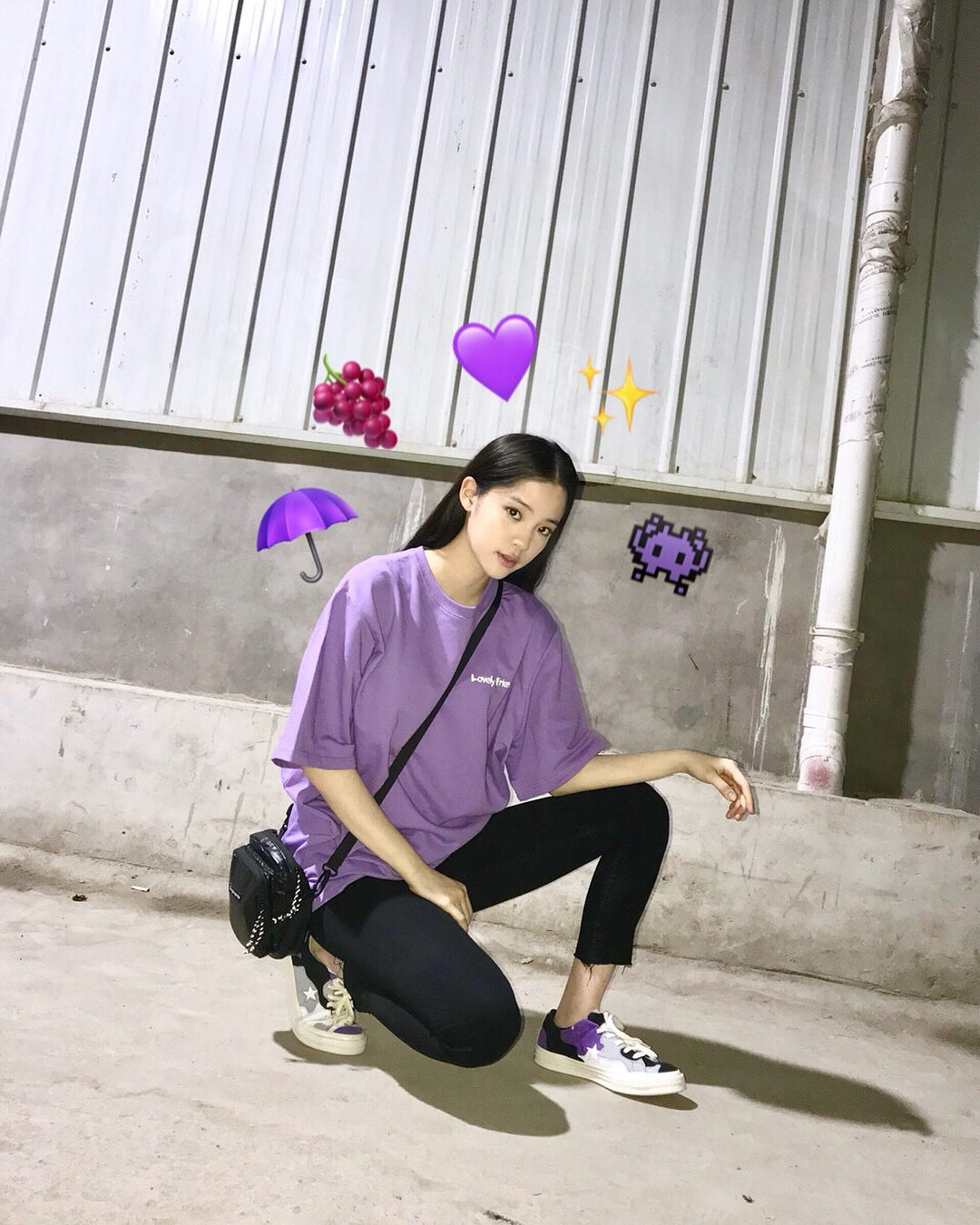 欧阳娜娜夏日穿衣服,欧阳娜娜短t恤和两个小辫子