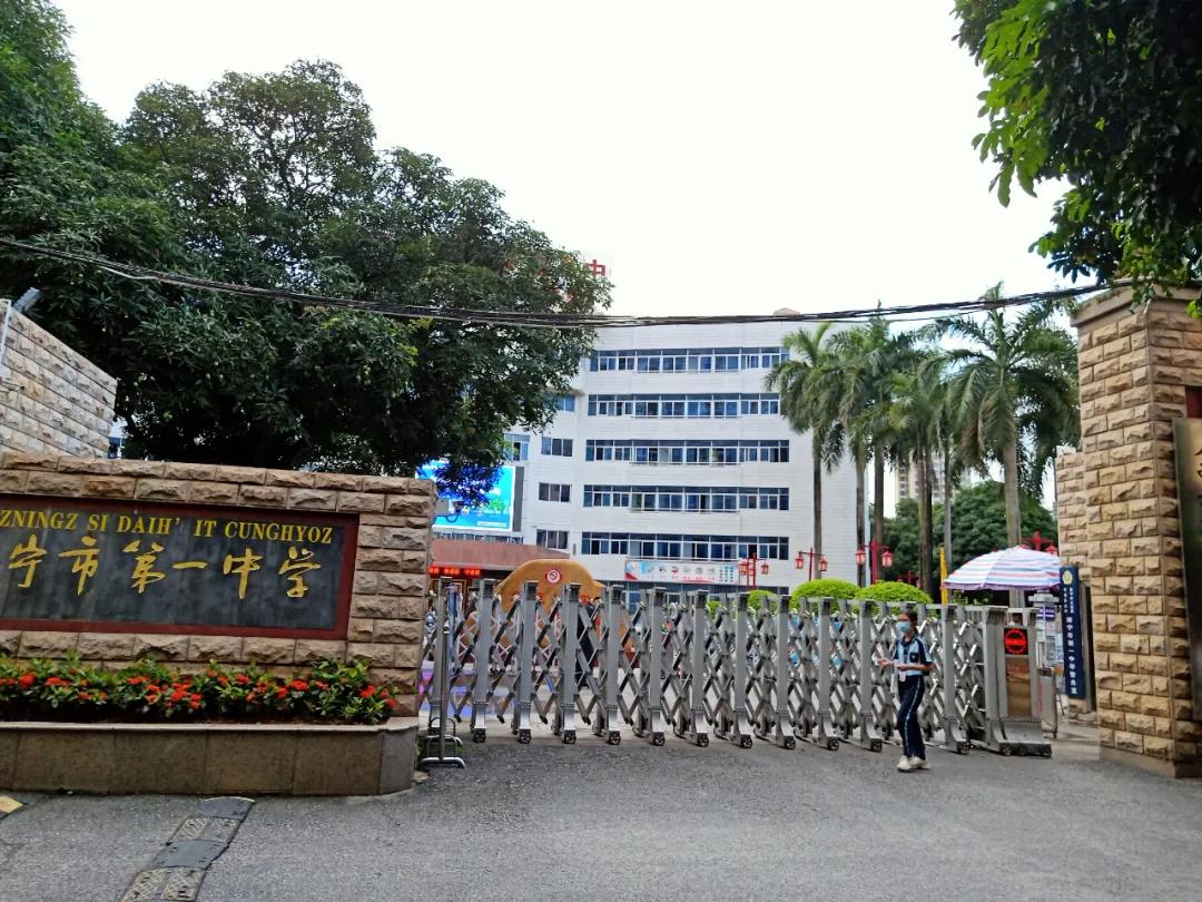 8年，号称花了10个亿才亮相，市中心的这个盘玩的是哪一出？