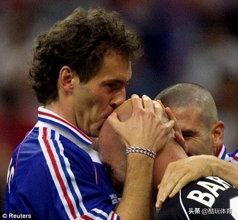 足球场上的亲吻后续,足球场上的激情