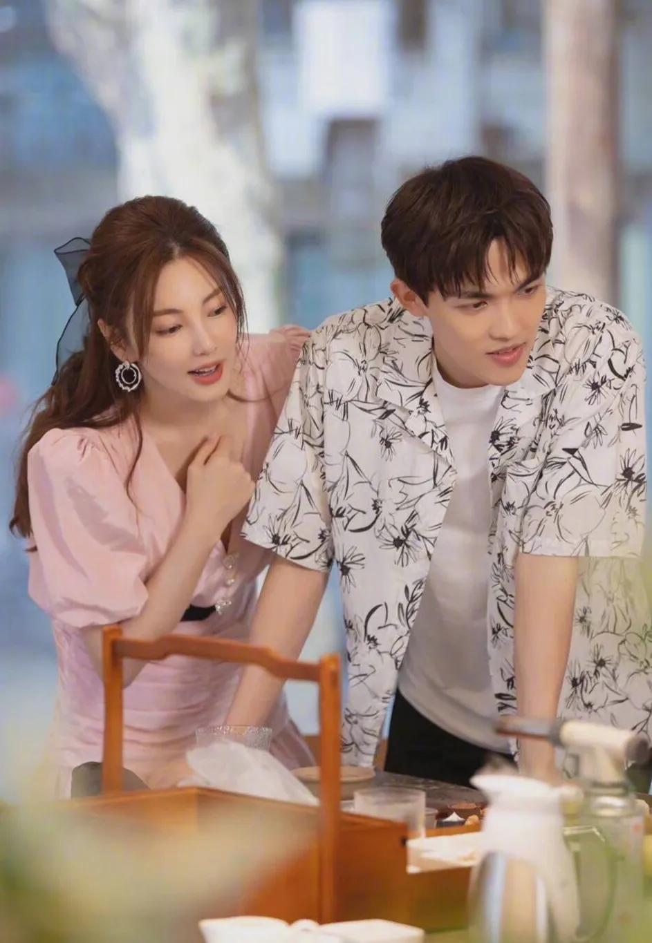 赵丽颖粉群遭资本强压，张雨绮花式自炒堪称教科书，袁冰妍飘了？