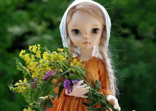 恨不能把她的芭比娃衣穿上自己身上......