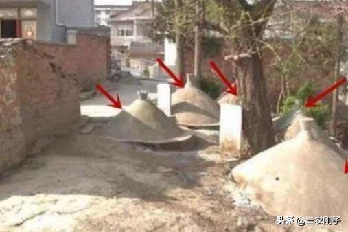 在农村,如果房前有坟墓,别人不迁走怎么办?