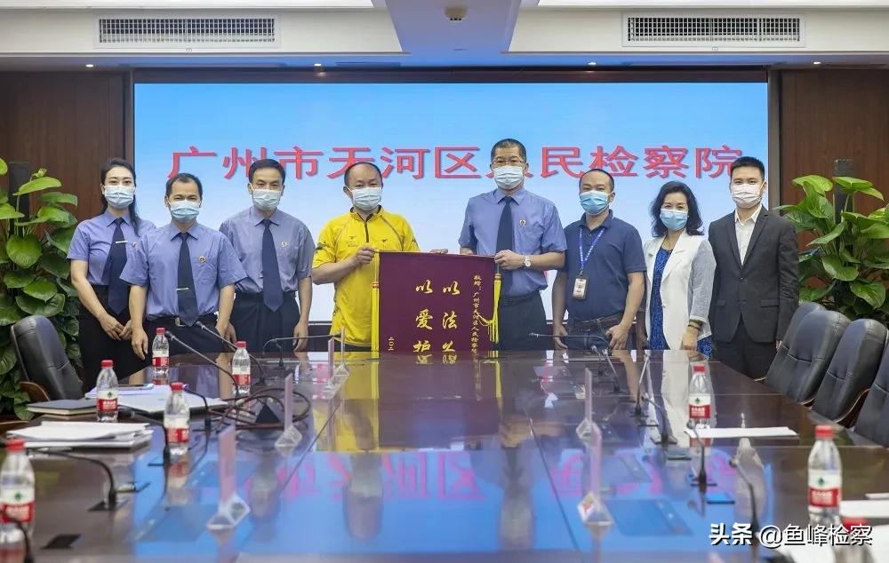 外卖小哥走进派出所这一幕太暖了,深夜外卖小哥暖心一幕