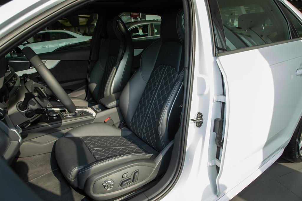 50万以内的性能车,兼顾科技感与舒适性,奥迪S4简评