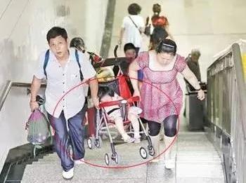 婴儿车推着才走对宝宝有什么危害,宝宝多大可以用婴儿车推着出去