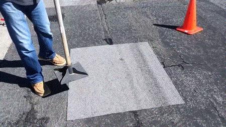 修马路不灌水泥,美国人直接用胶布,这是什么“智障”操作?