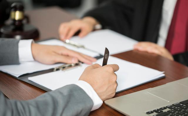 买车付了20000没签合同能退吗,买车付了预付订购车款10000能退吗