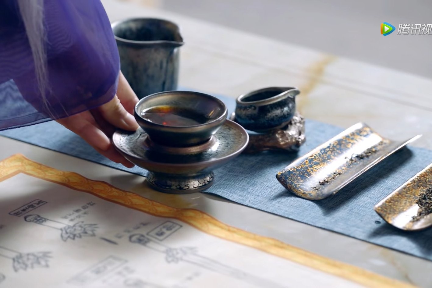 三生三世枕上书姬蘅掉入悬崖,三生三世枕上书姬衡是不是假失忆