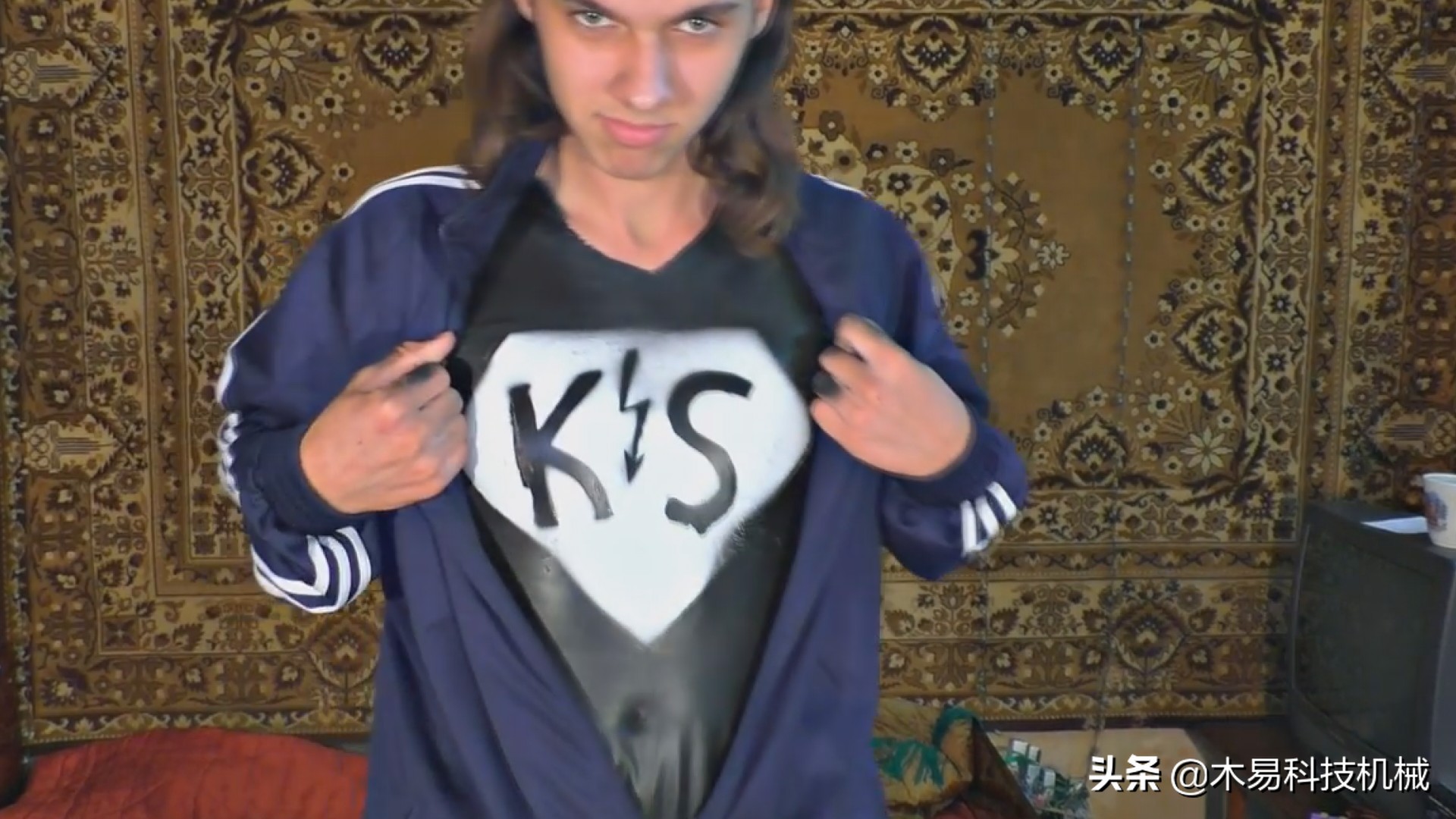 这液体喷在*皮人**肤上秒变衣服，穿它上街像真的一样，女孩适用吗？