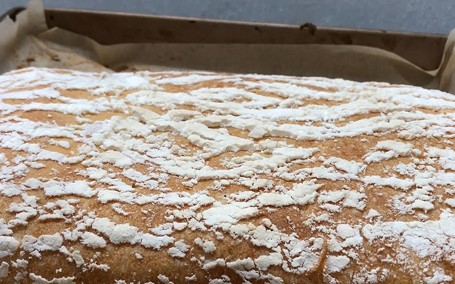 柔软有嚼劲的面包做法不用酵母,自制面包的超简单做法无油