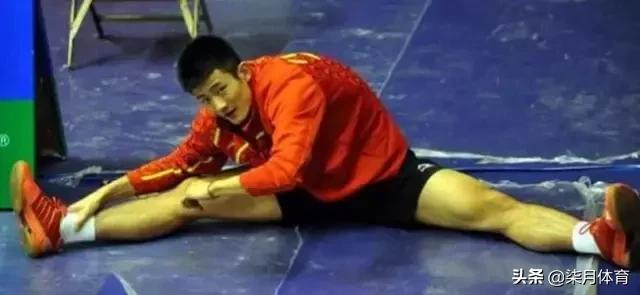 打羽毛球脚踝扭伤会骨折吗,打羽毛球对脚踝有影响吗