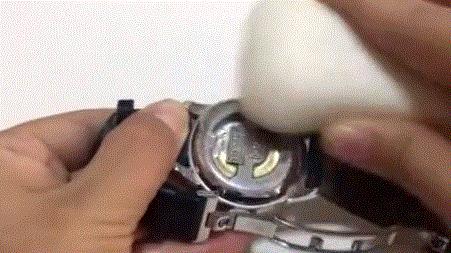 刚买的机械表里面进水了,机械表里进水了