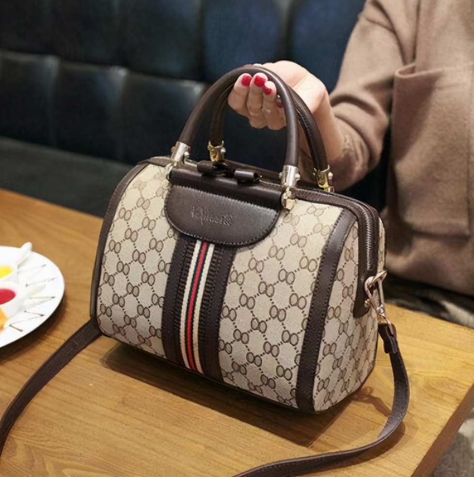 包包压塌了怎么变挺，油边裂了怎么修复