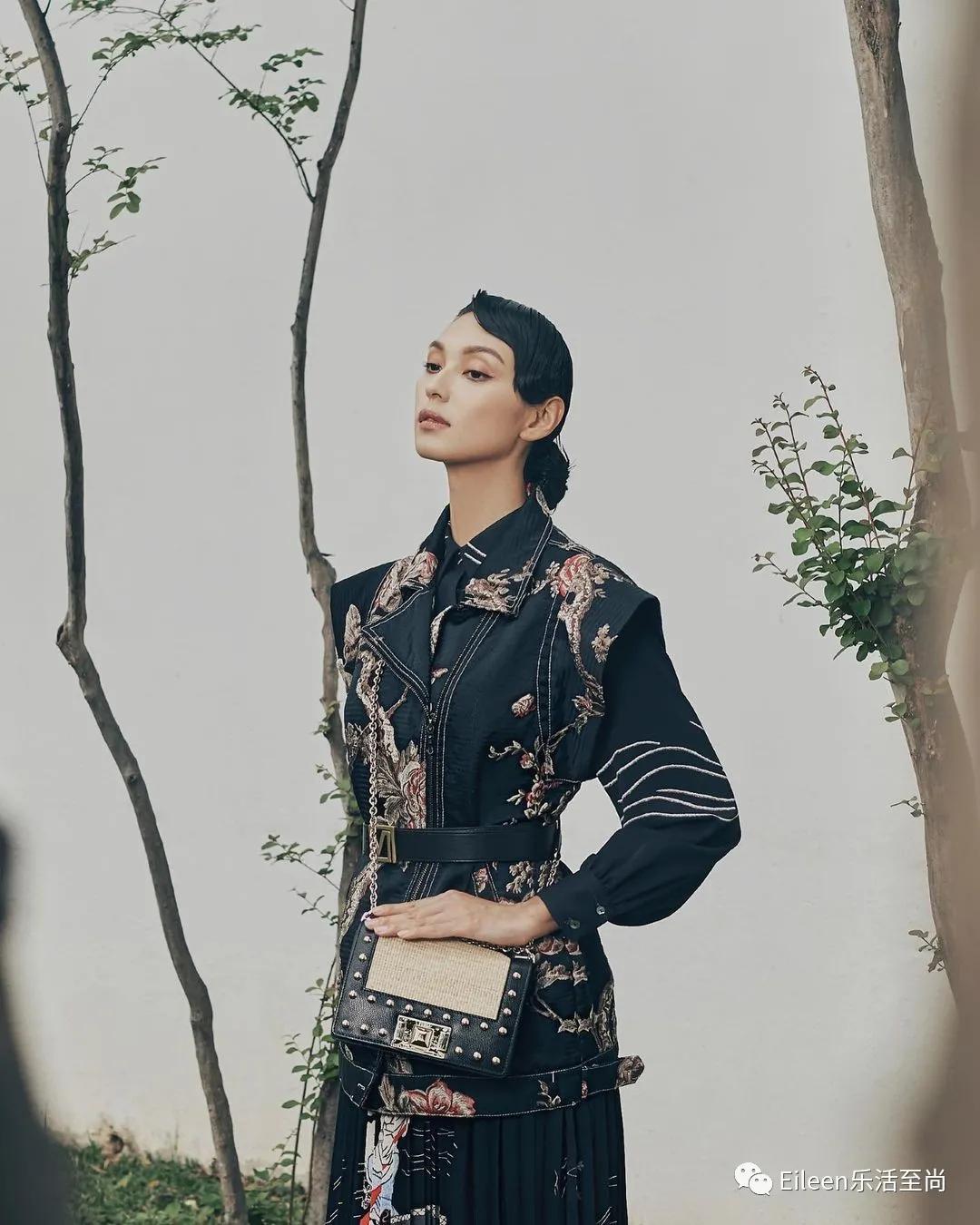 强捧成天后？未婚带女的她究竟如何成为大女主？