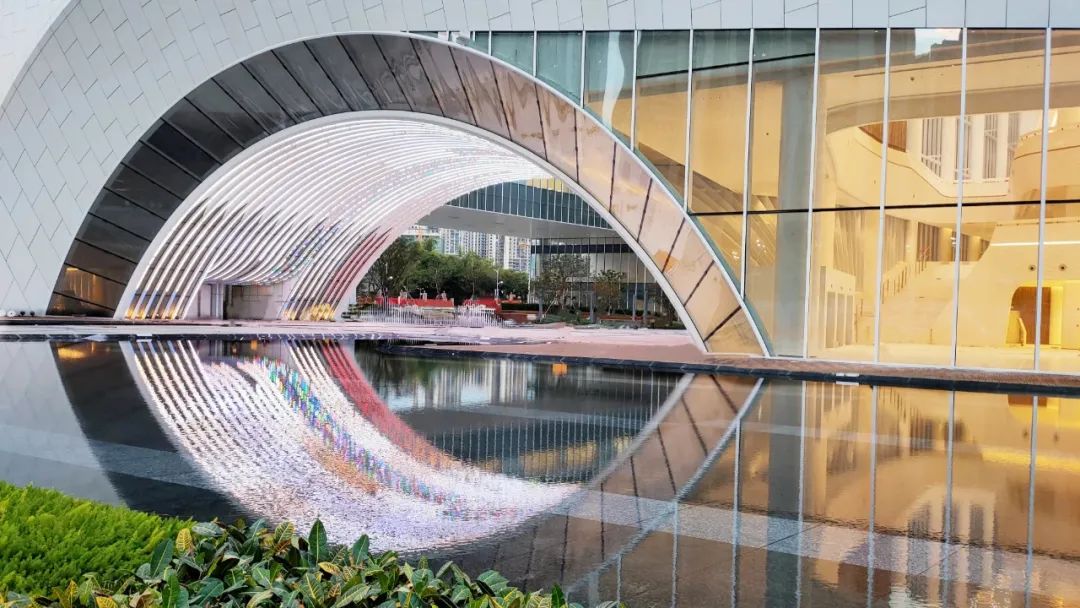 又是看完想去系列！深圳这个高颜值新地标，地铁直达还免费
