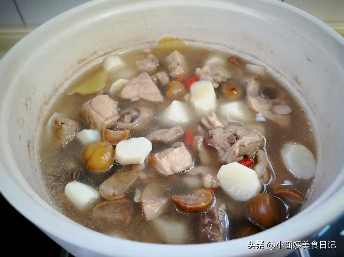 天冷煮啥汤给小孩暖身,天冷了老人小孩都要吃这三鲜汤