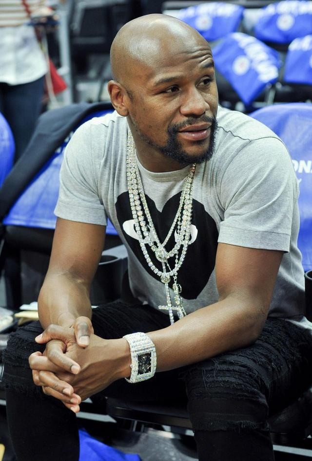 梅威瑟追星C罗疑似带1.2亿钻表,他曾30分钟赚走了20亿人民币!