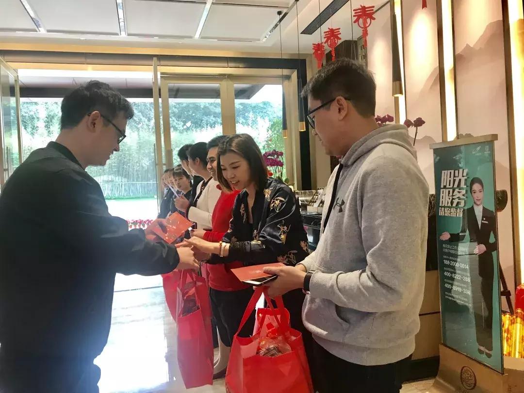 碧桂园关爱一线的员工,碧桂园坚守岗位