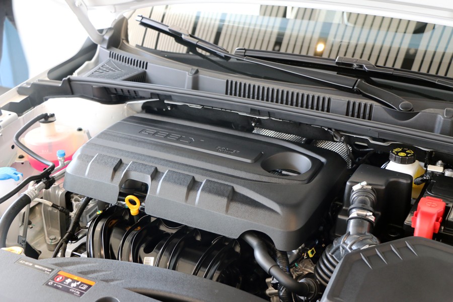 吉利帝豪第四代盘山路体验,吉利帝豪ev500