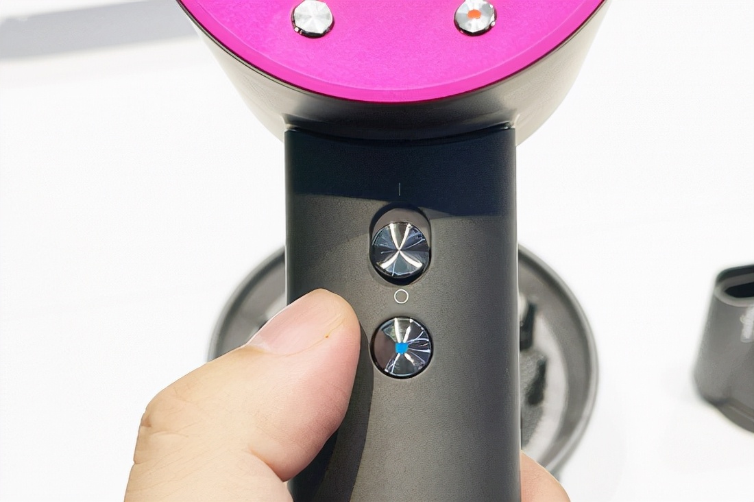 戴森吹风机值不值得买,戴森吹风机和徕芬对比测评